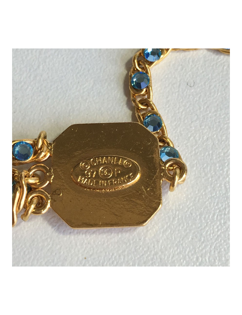 Ceinture sautoir CHANEL chaîne dorée et strass bleus