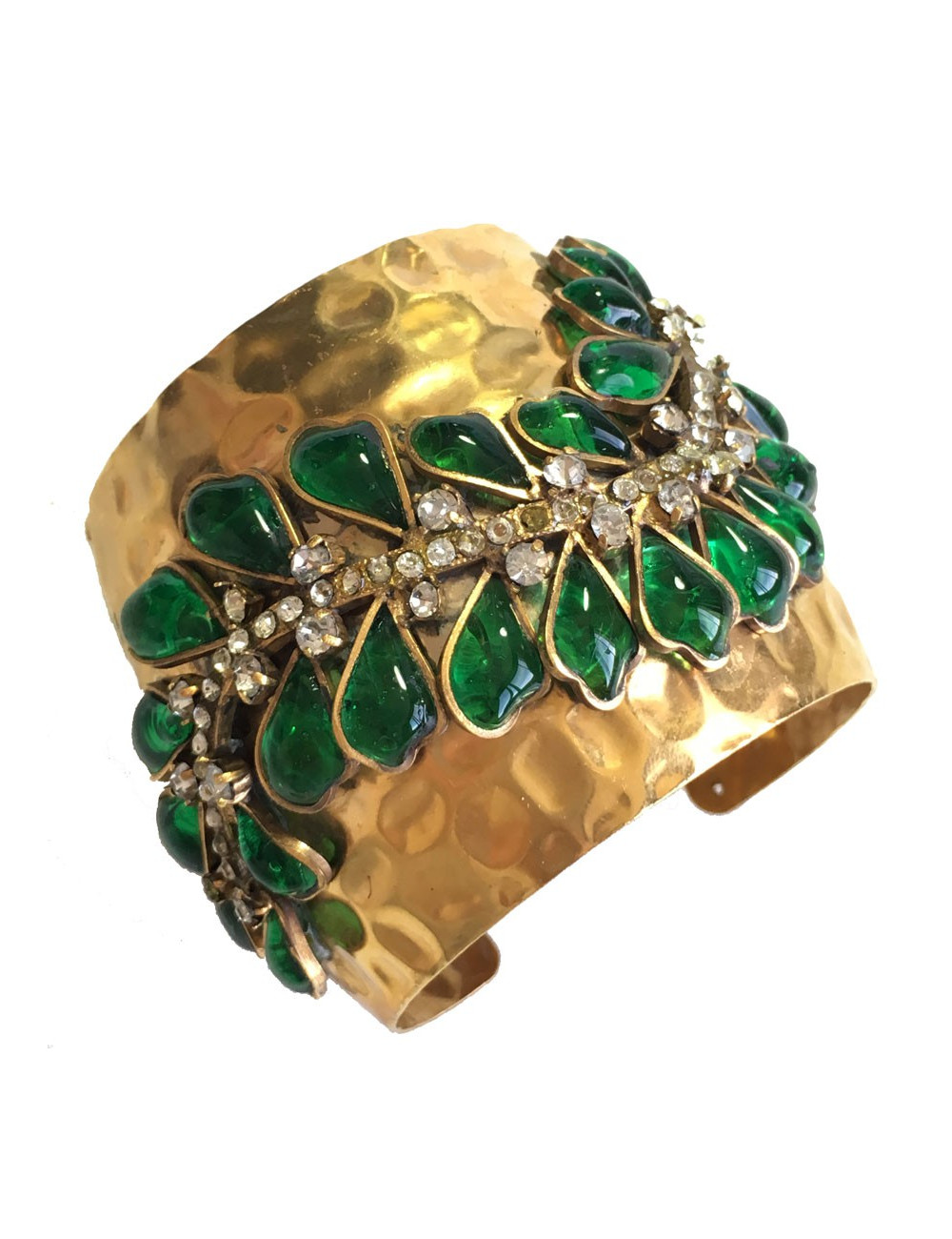 Manchette MARGUERITE de VALOIS en métal doré martelé, pâte de verre couleur émeraude et strass