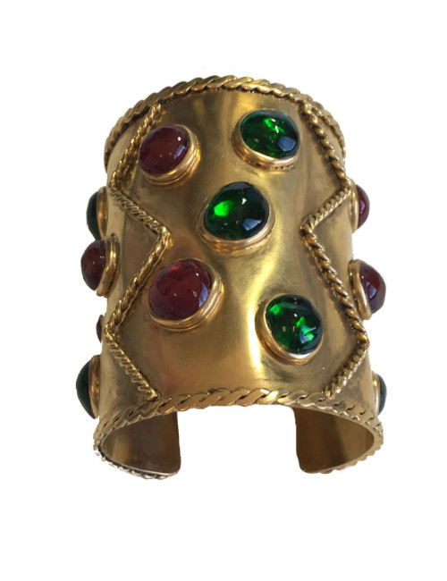 Manchette MARGUERITE de VALOIS en métal doré et pâte de verre couleur émeraude et grenat