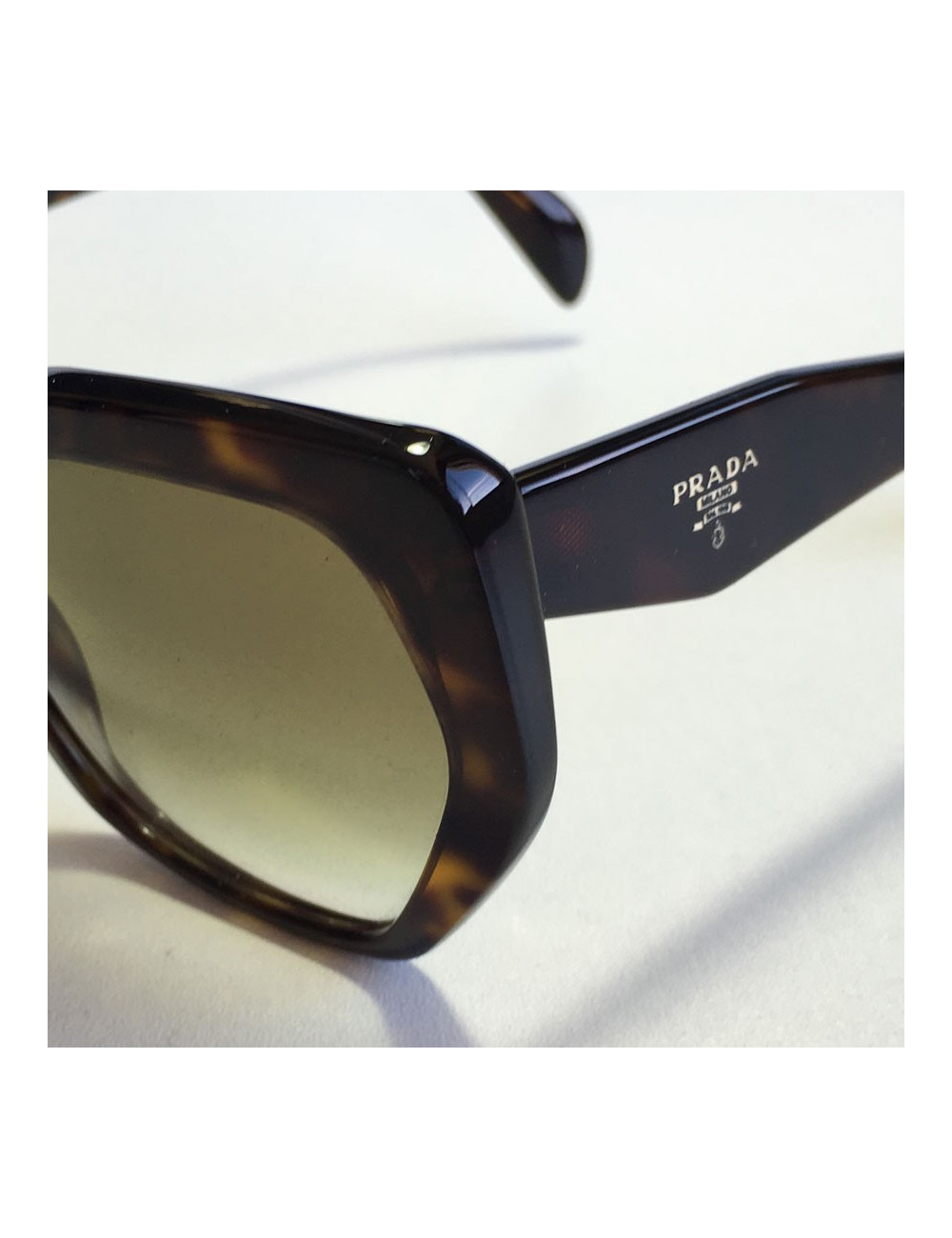 Lunettes de soleil PRADA façon écaille de tortue marron