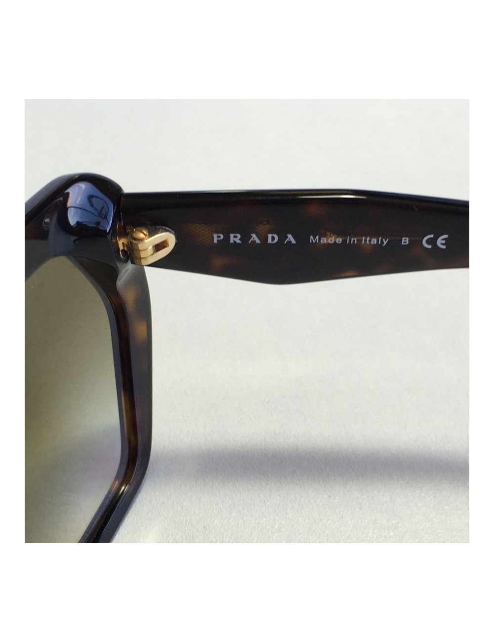 Lunettes de soleil PRADA façon écaille de tortue marron