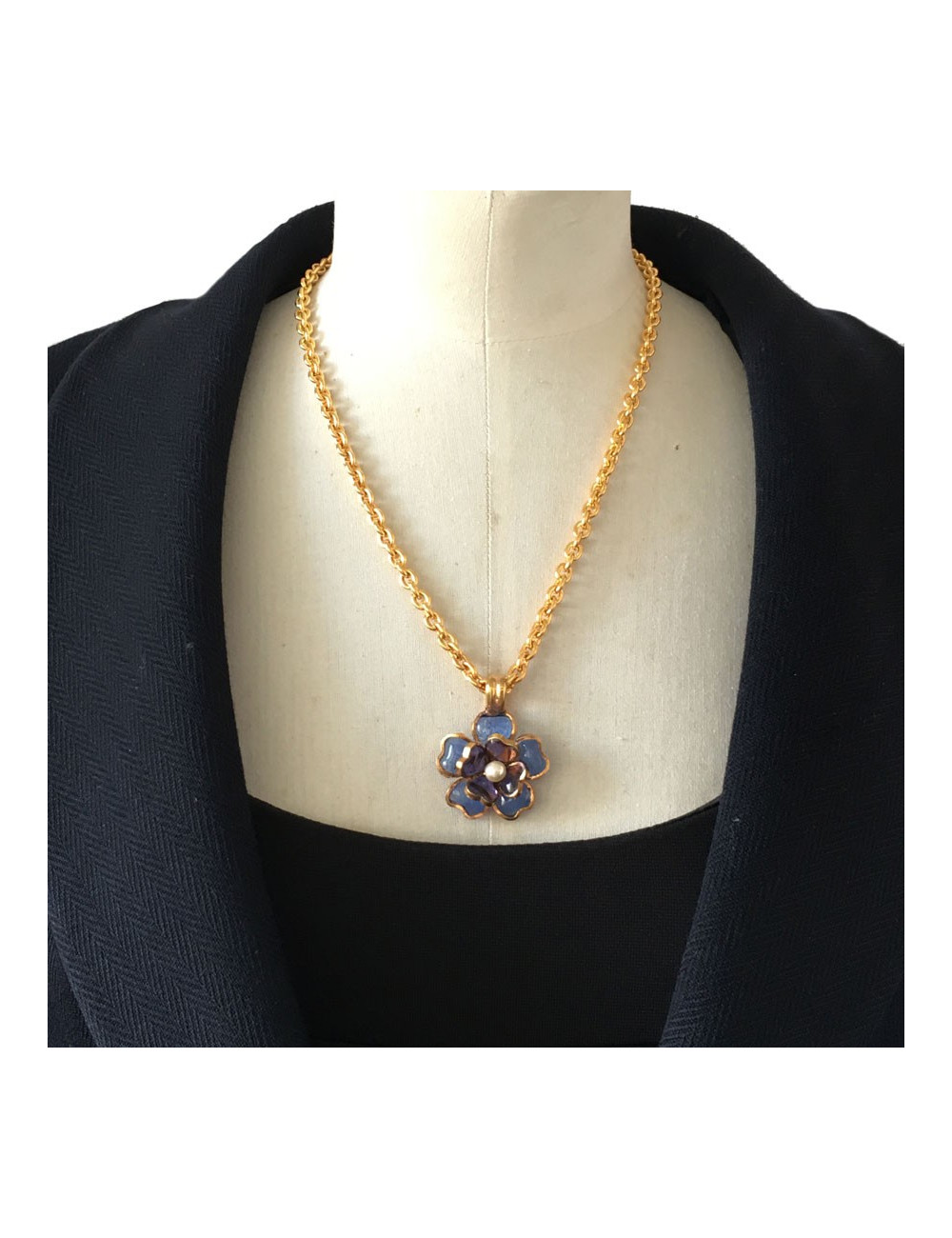 Collier MARGUERITE de VALOIS Fleurette en pâte de verre couleur saphir