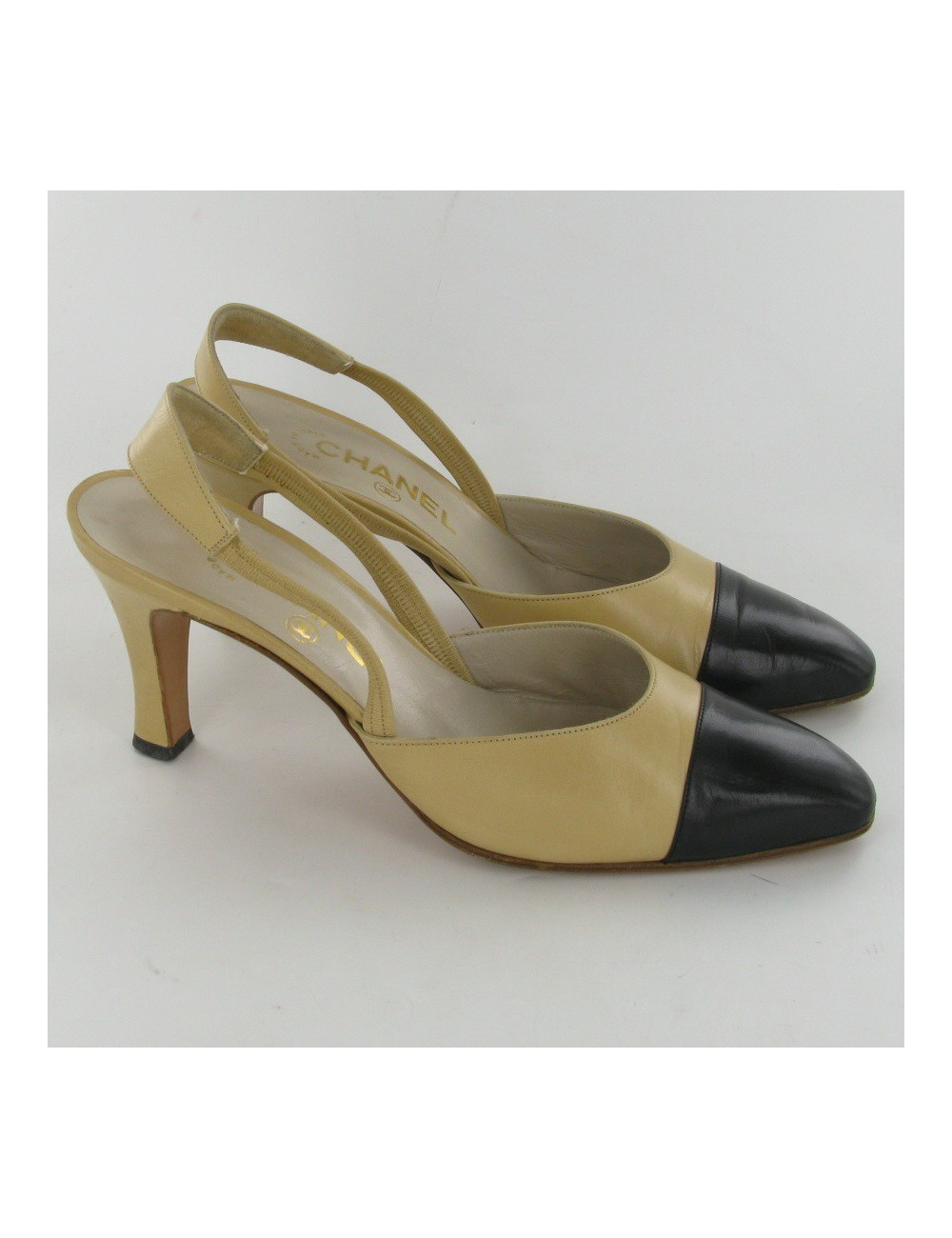 Escarpins bicolores CHANEL