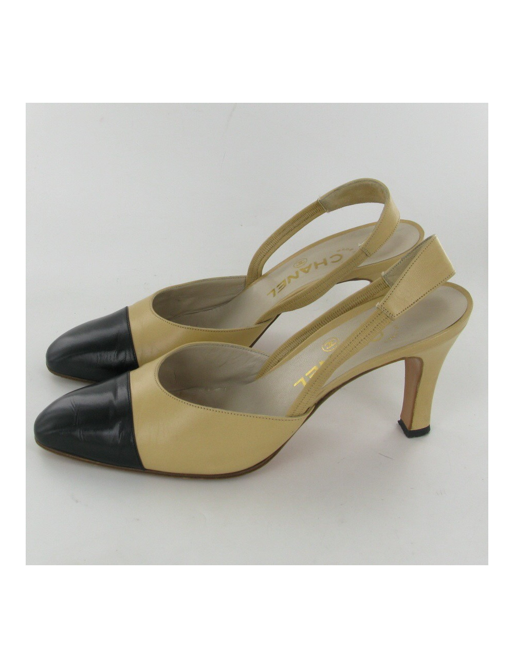 Escarpins bicolores CHANEL