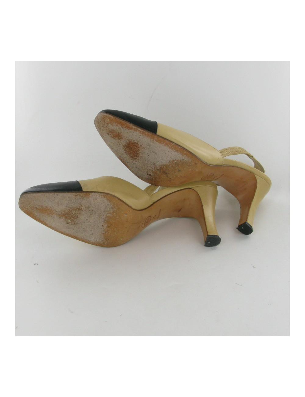 Escarpins bicolores CHANEL