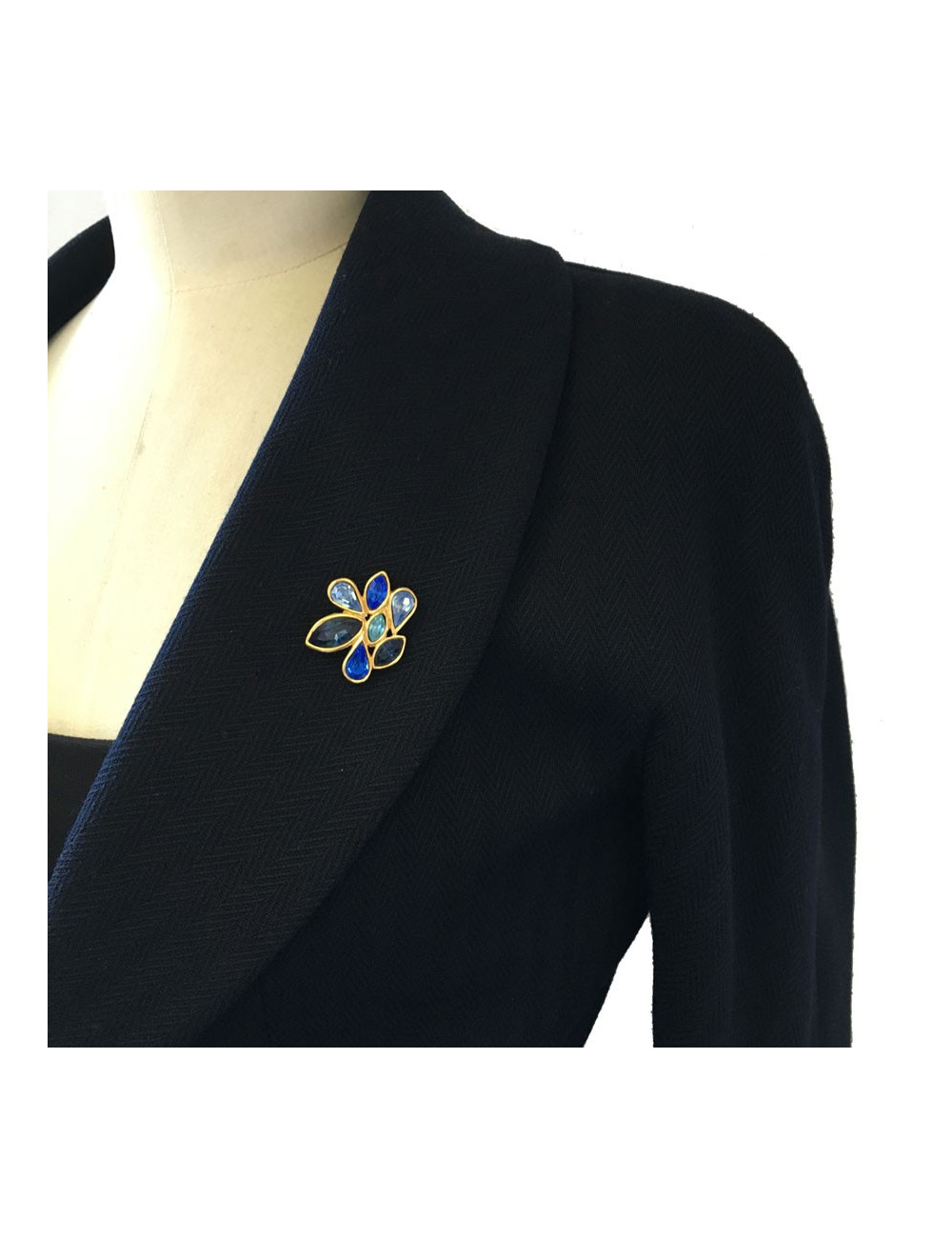 Pin’s YVES SAINT LAURENT strass bleu