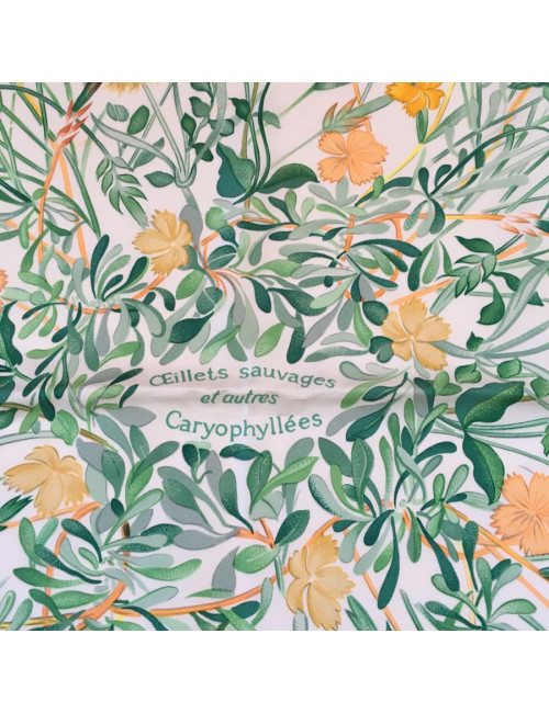 Carré HERMES "Oeillet sauvage et autres Caryophyllées" en soie multicolore