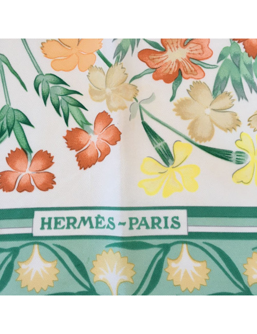 Carré HERMES "Oeillet sauvage et autres Caryophyllées" en soie multicolore