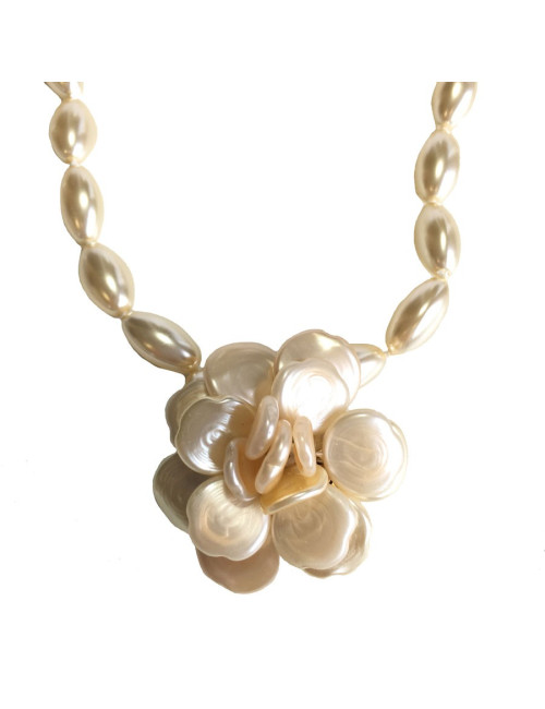 MARGUERITE of VALOIS Camellia necklace Pearl glass paste