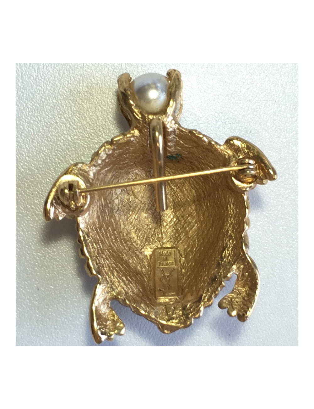 PIN YVES SAINT LAURENT tortoise in gold metal and Pearly Pearl