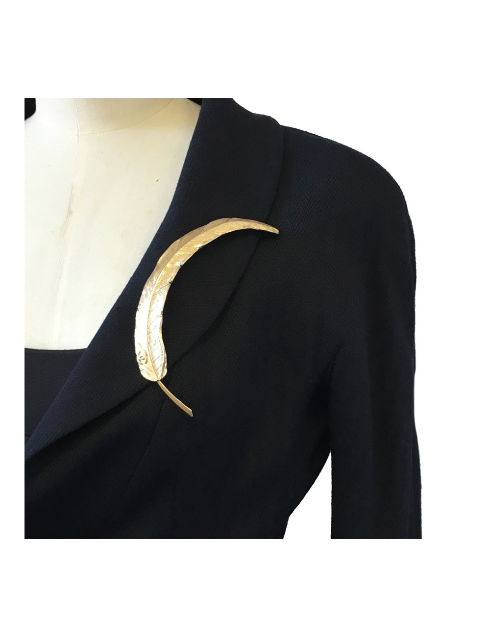 xxx Broche CHANEL plume dorée