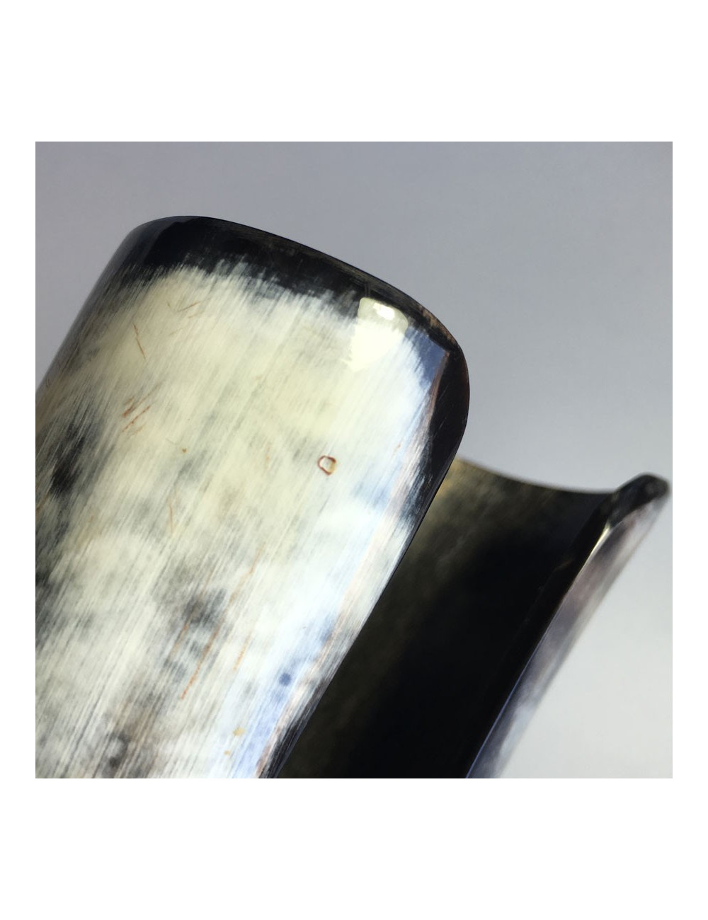 Manchette CELINE en corne noire 