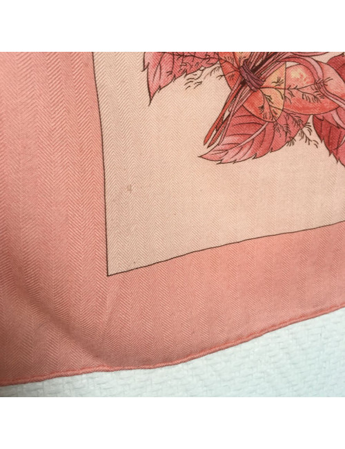 Châle "Pythagore" HERMES en cachemire et soie rose