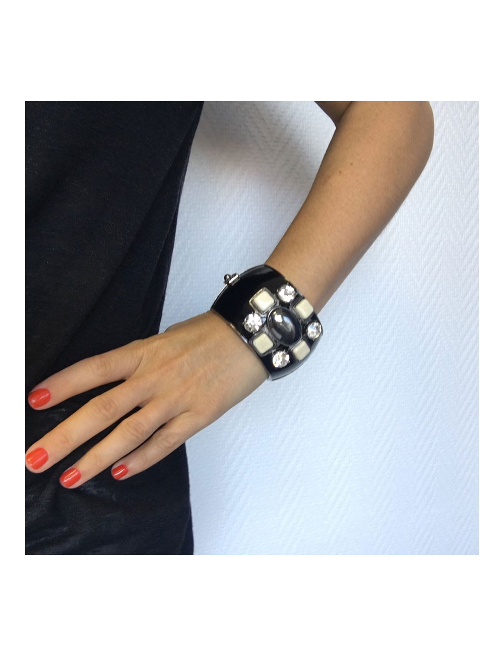 Manchette CHANEL noire couture