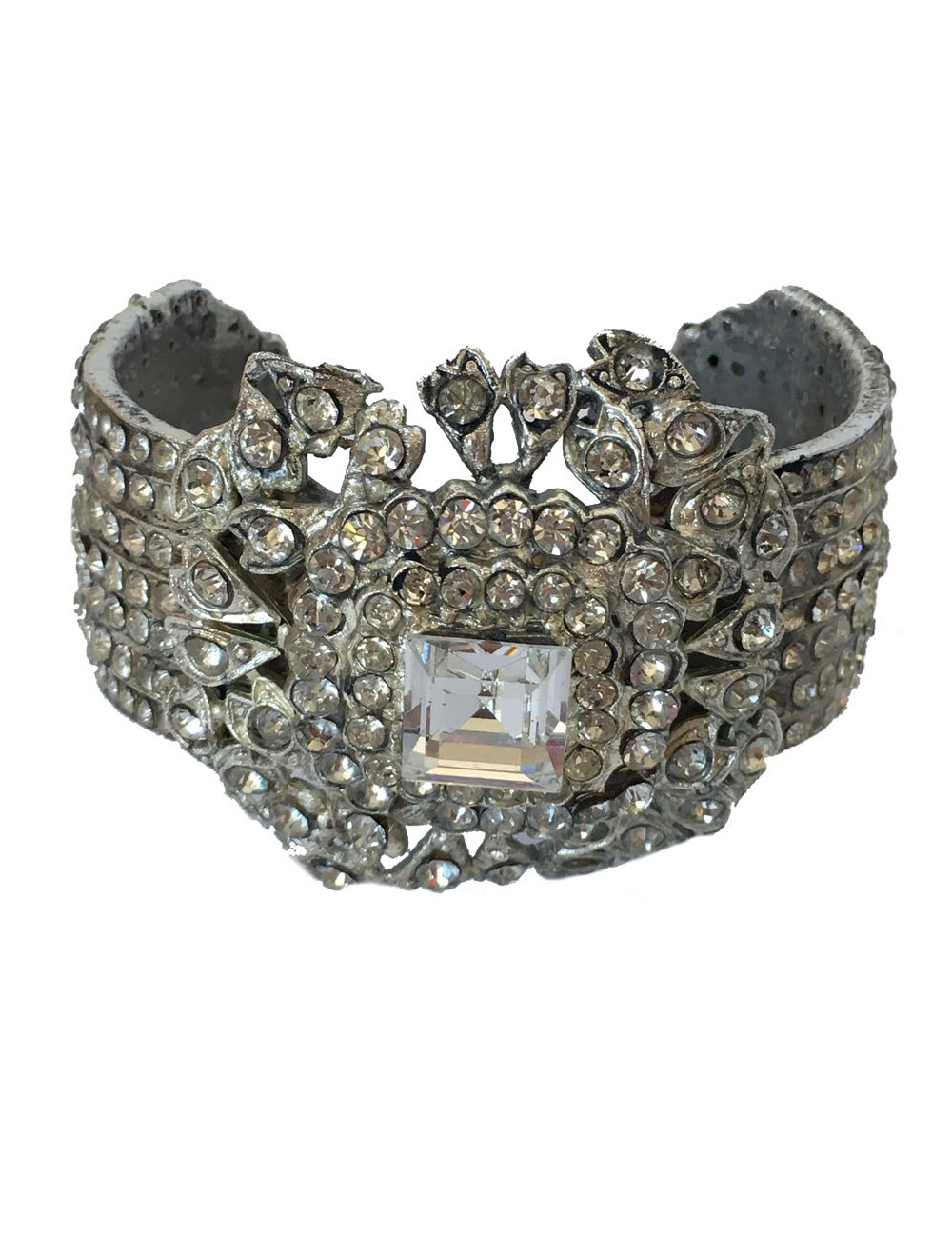 Manchette CHANEL en métal argenté et strass