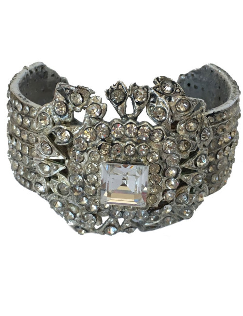 Manchette CHANEL en métal argenté et strass