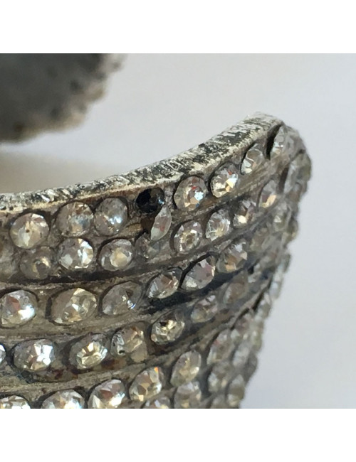 Manchette CHANEL en métal argenté et strass