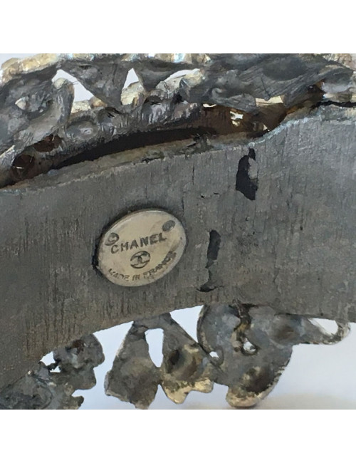 Manchette CHANEL en métal argenté et strass