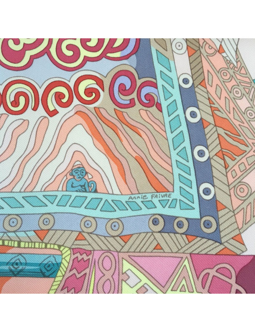 Carré HERMES "Voyage en étoffes" en soie rose