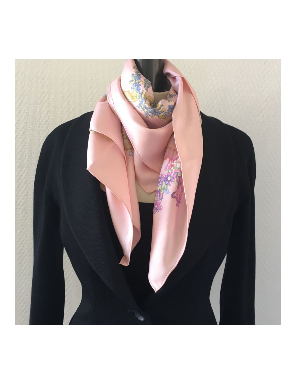 Hermès "The coronation of spring" in pink silk