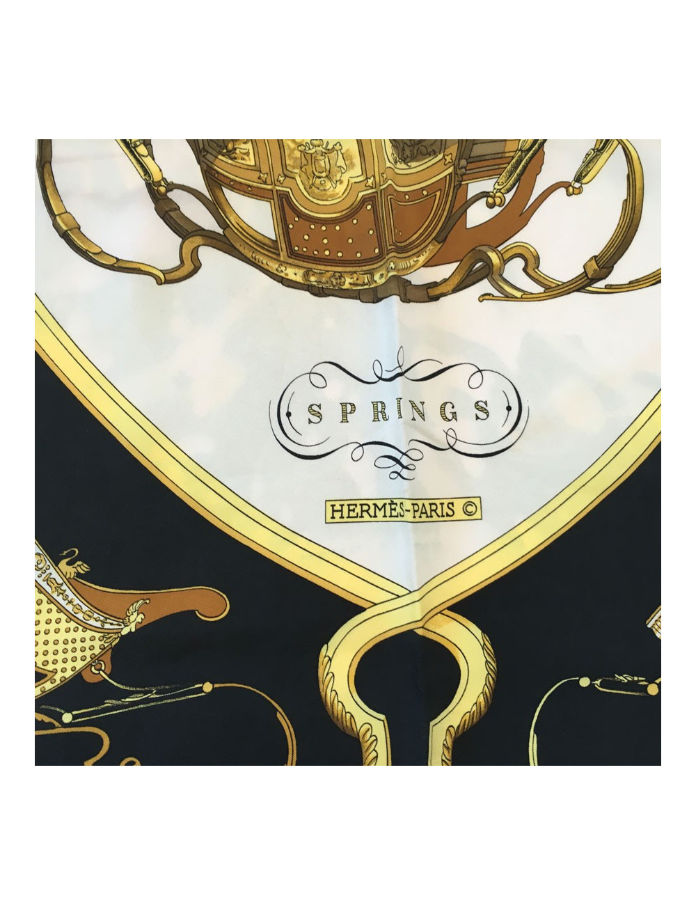 xxx Carré HERMES "Springs" en soie noire et or