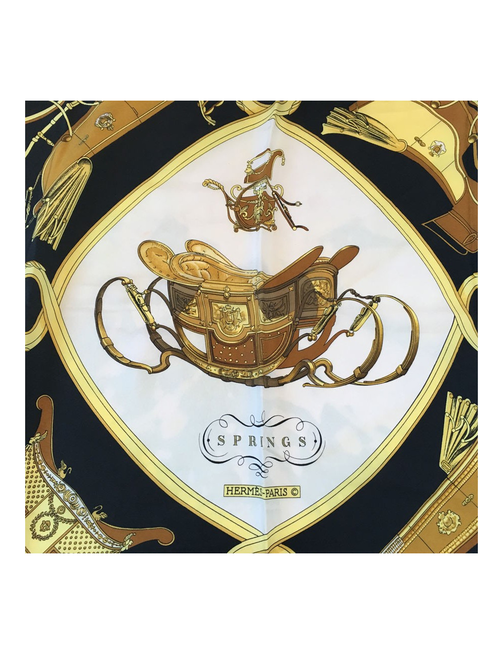 xxx Carré HERMES "Springs" en soie noire et or