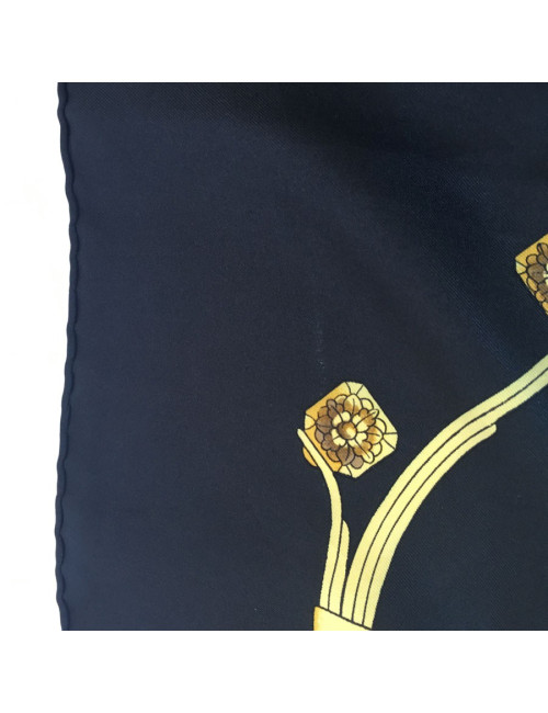 xxx Carré HERMES "Springs" en soie noire et or