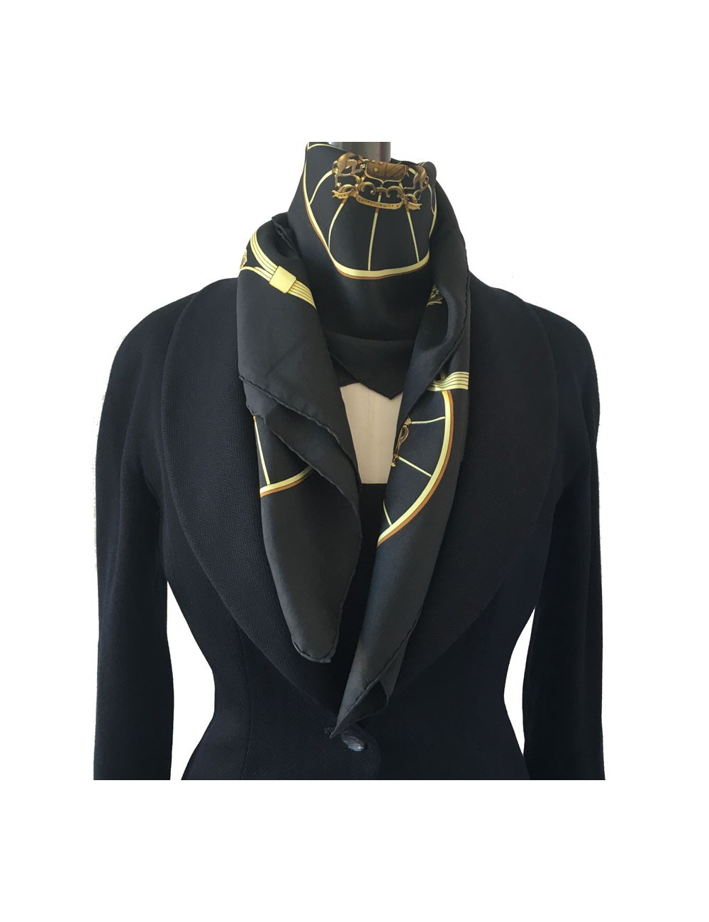 xxx Carré HERMES "Springs" en soie noire et or