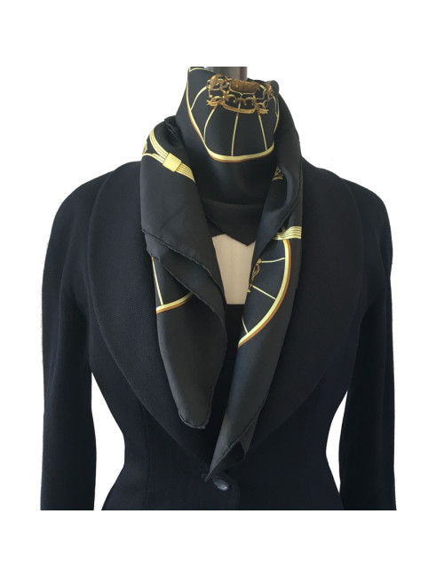 xxx Carré HERMES "Springs" en soie noire et or