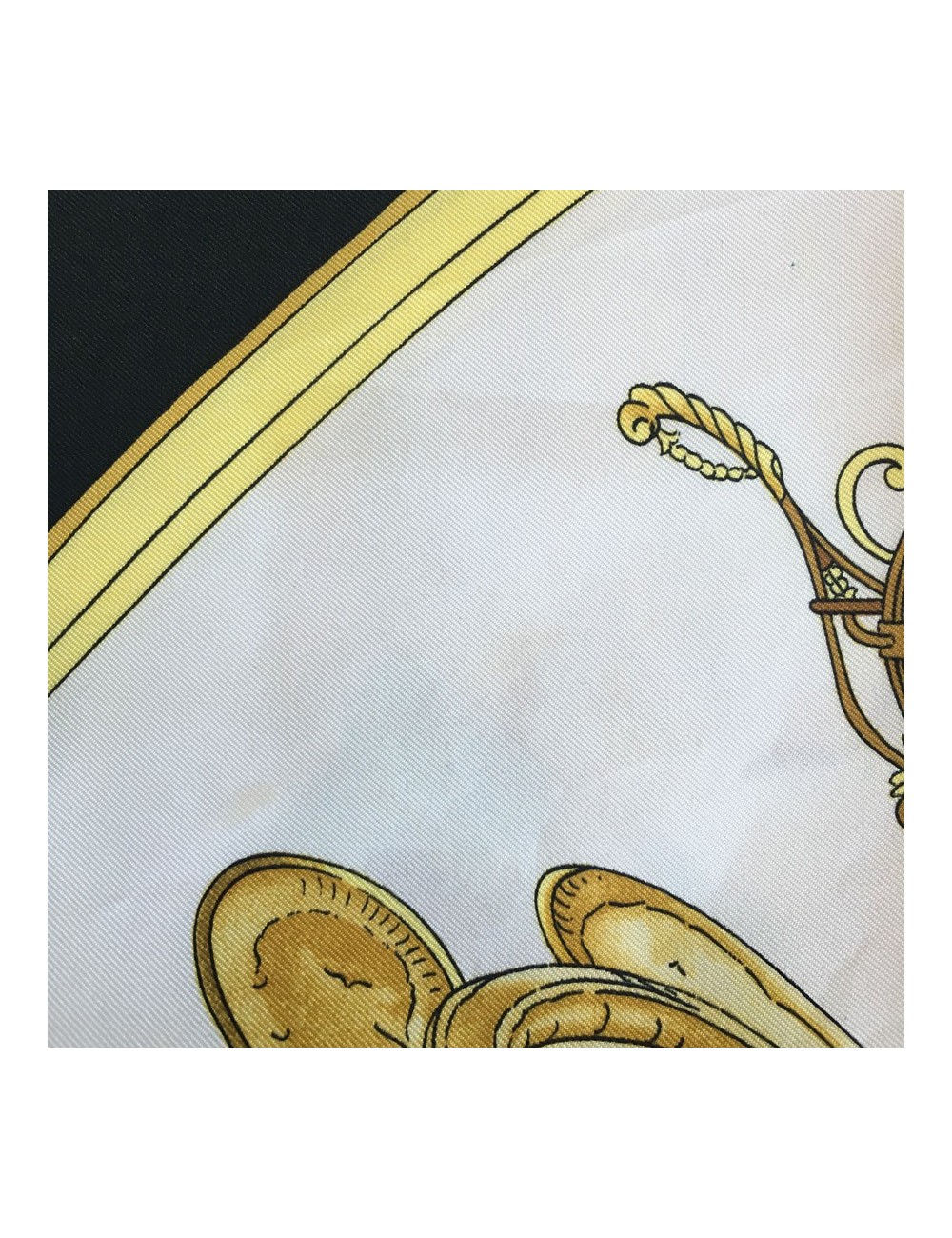 xxx Carré HERMES "Springs" en soie noire et or