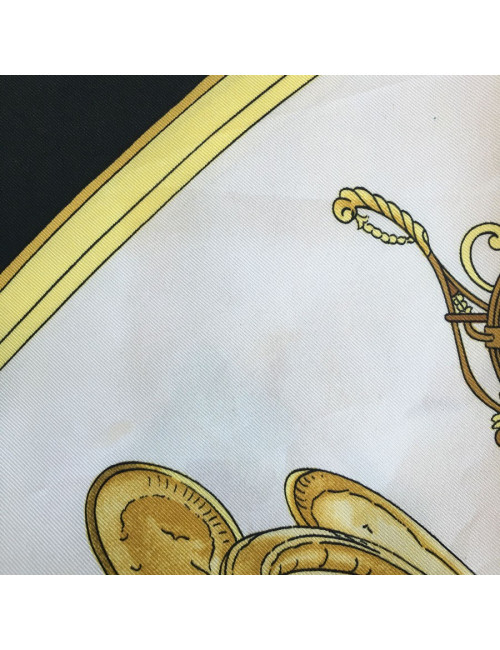 xxx Carré HERMES "Springs" en soie noire et or