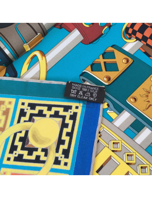 Carré HERMES "Colliers de chiens" en soie multicolore