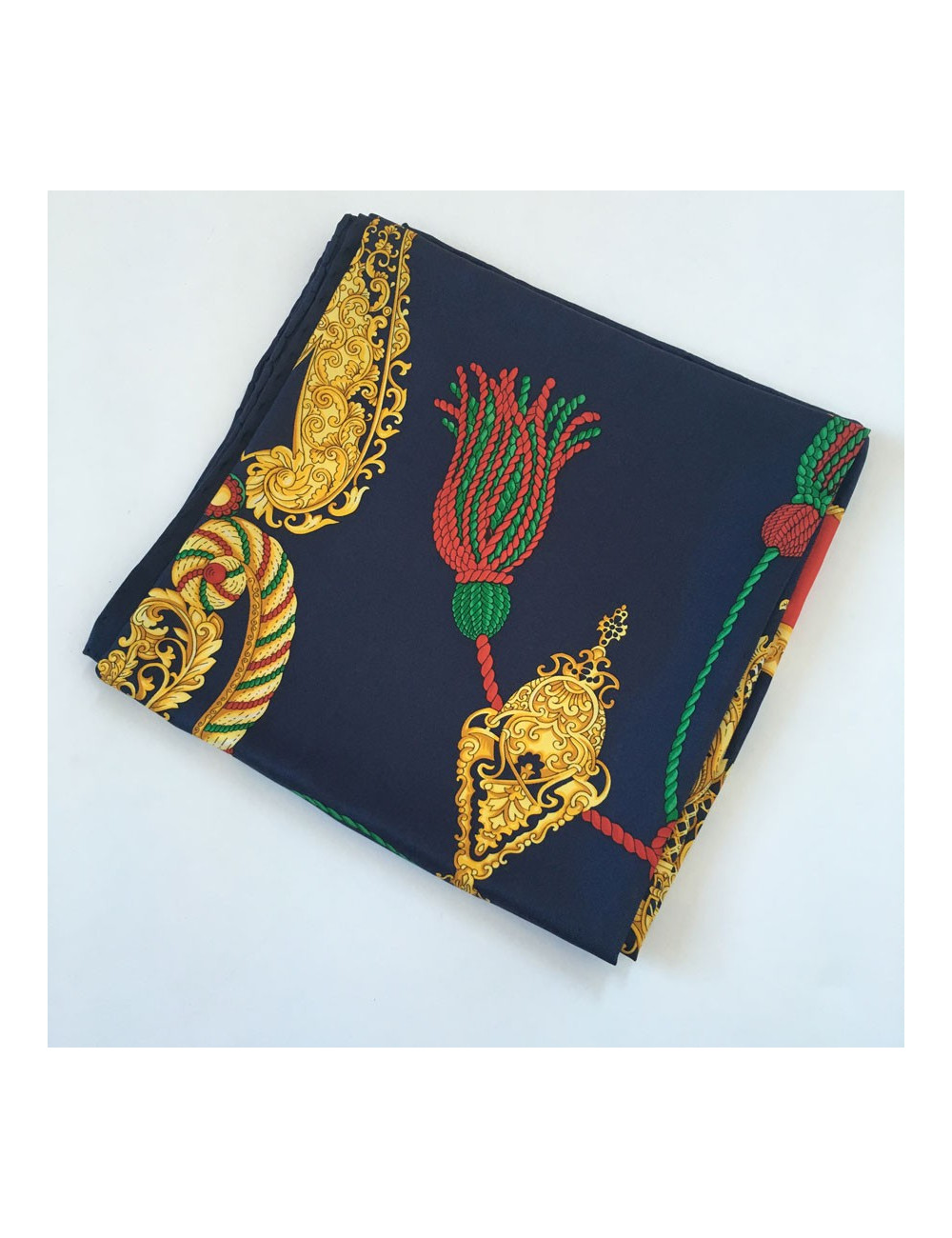 Carré CELINE en soie bleu, or et rouge