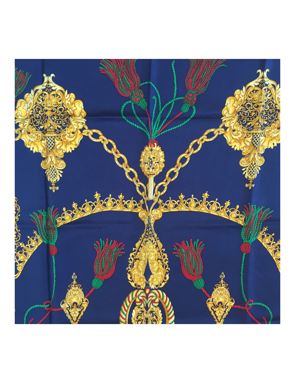 Carré CELINE en soie bleu, or et rouge