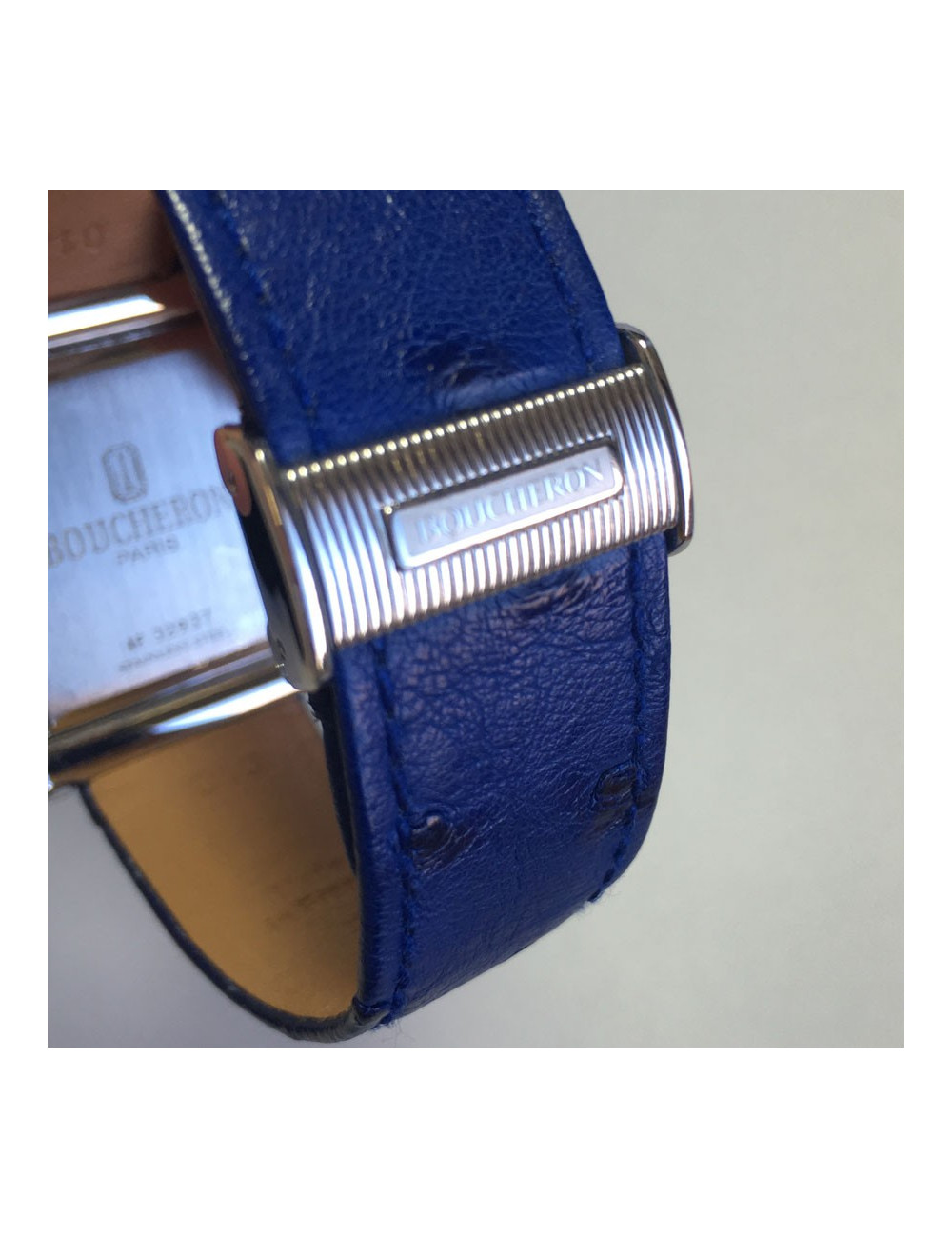 PILE A CHANGER Montre BOUCHERON en acier et cuir