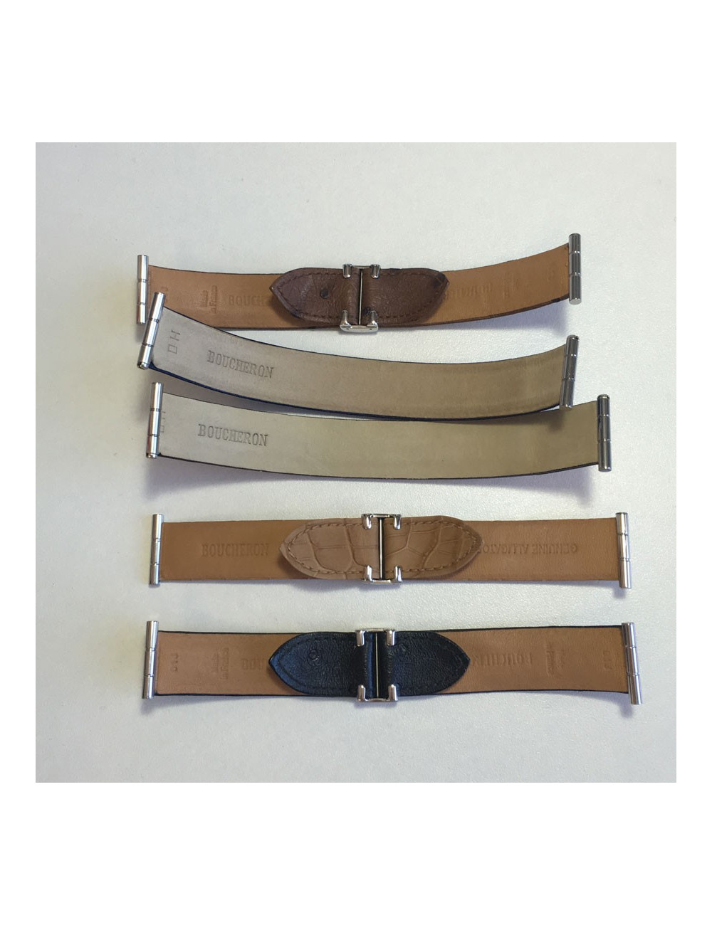 PILE A CHANGER Montre BOUCHERON en acier et cuir