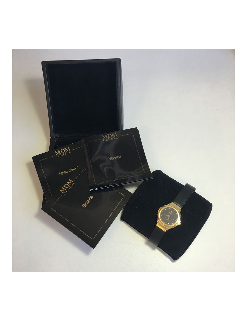 xxx Montre HUBLOT MDM automatique en or et cuir noir