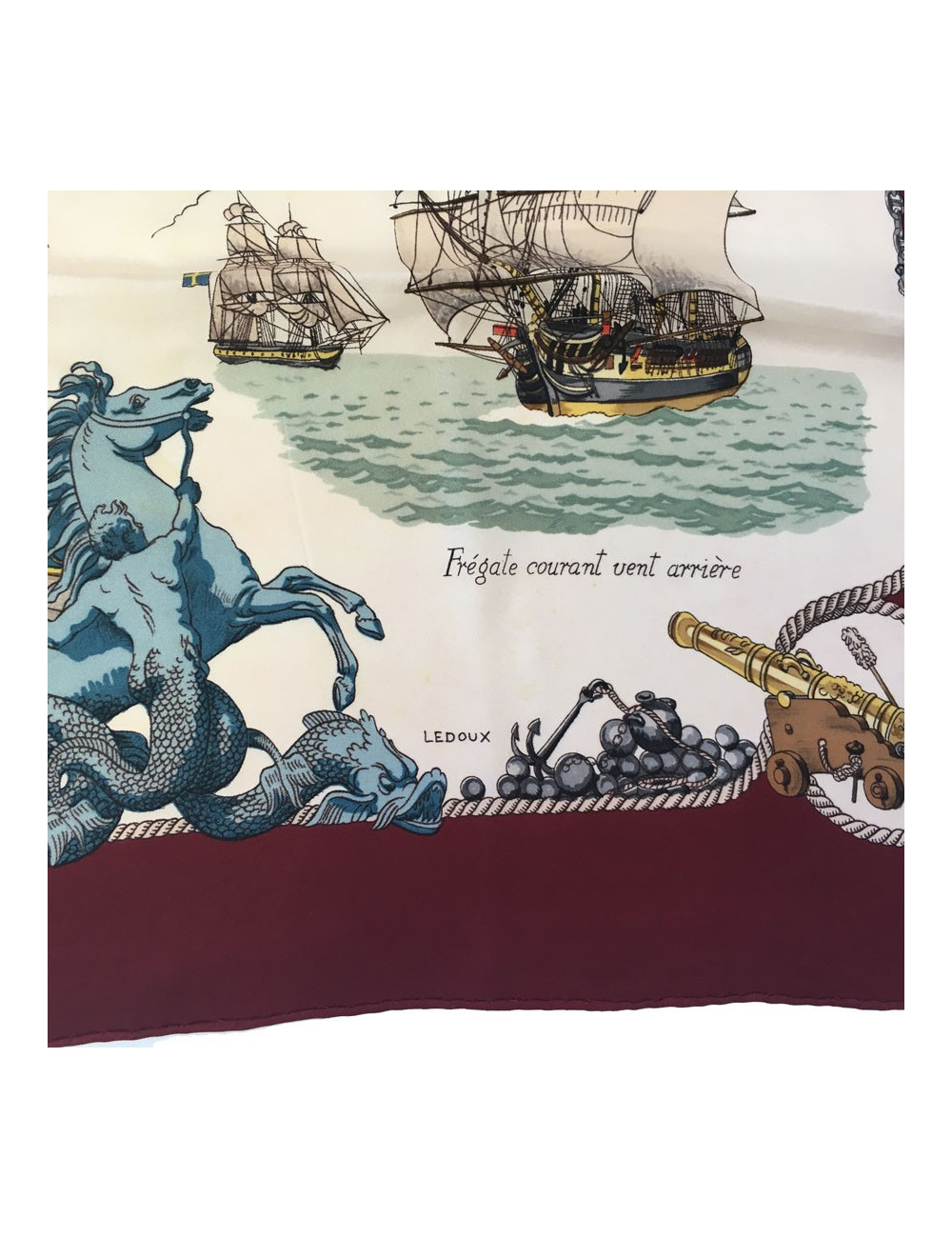 xxx Carré HERMES "Vaisseaux et Frégates" en soie ivoire et bordeaux