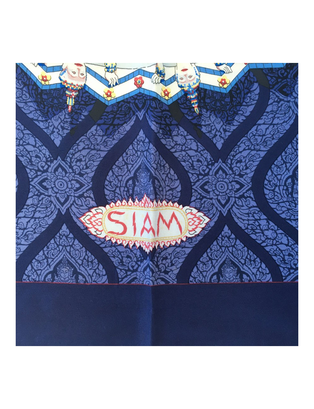 Carré HERMES "SIAM" en soie bleue nuit