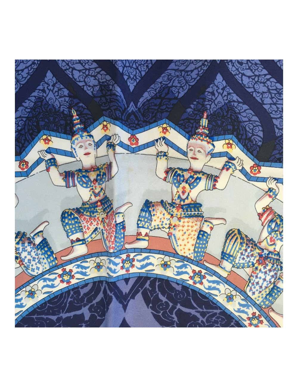 Carré HERMES "SIAM" en soie bleue nuit