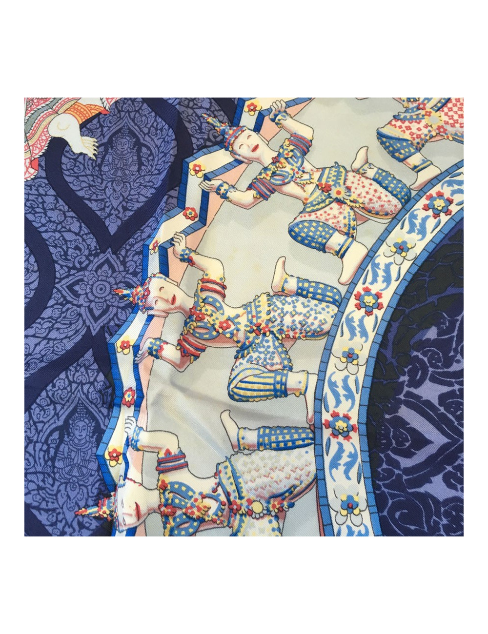 Carré HERMES "SIAM" en soie bleue nuit