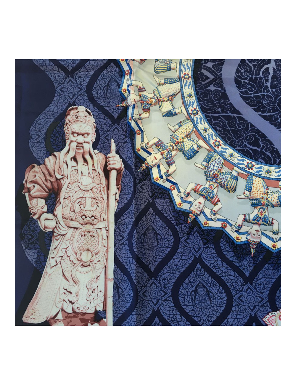 Carré HERMES "SIAM" en soie bleue nuit