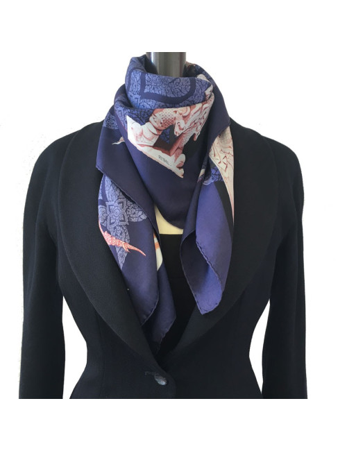 Carré HERMES "SIAM" en soie bleue nuit