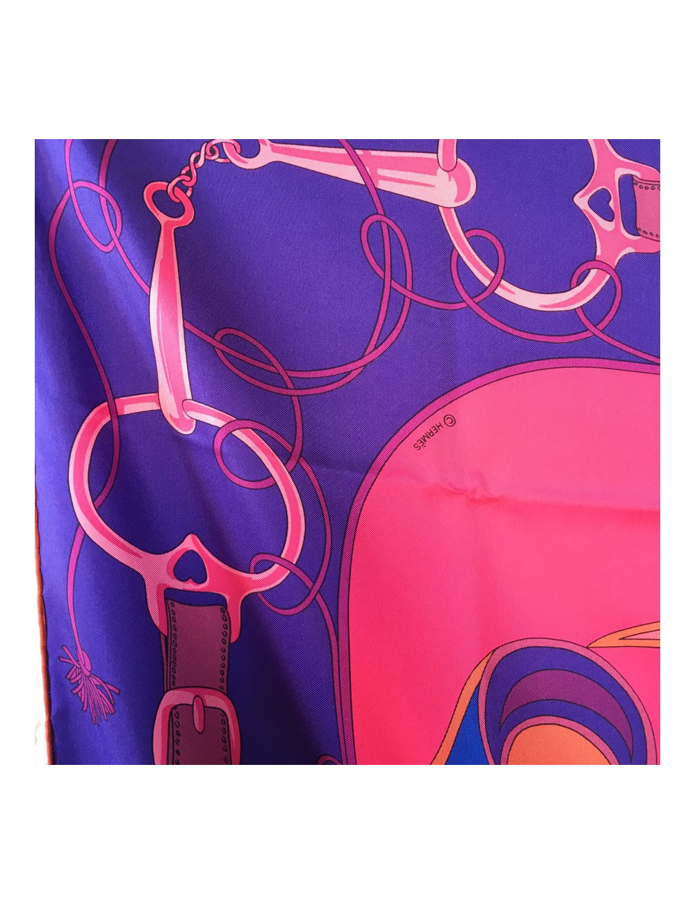 Châle HERMES "Folklore" en twill de soie rose, mauve, marron