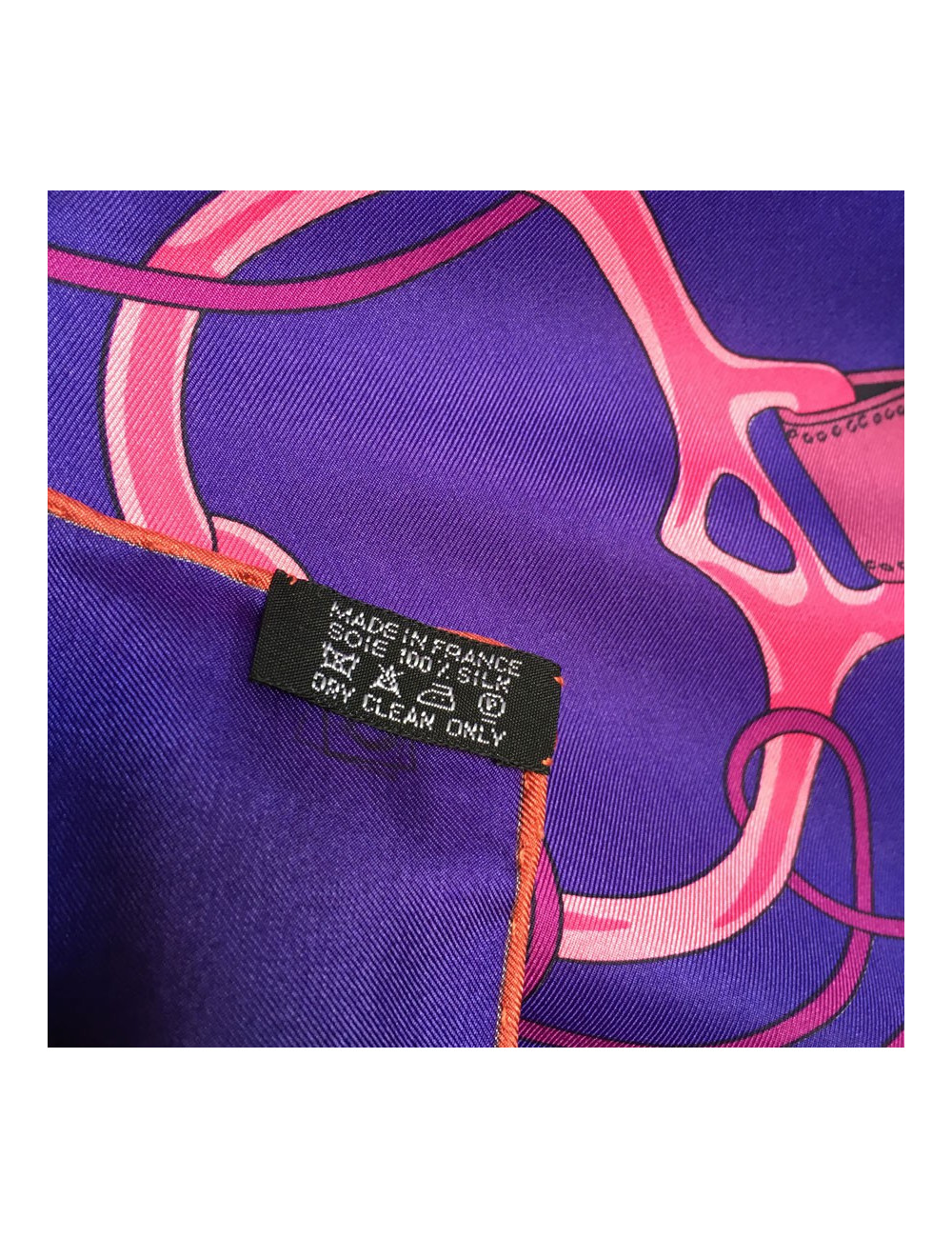 Châle HERMES "Folklore" en twill de soie rose, mauve, marron