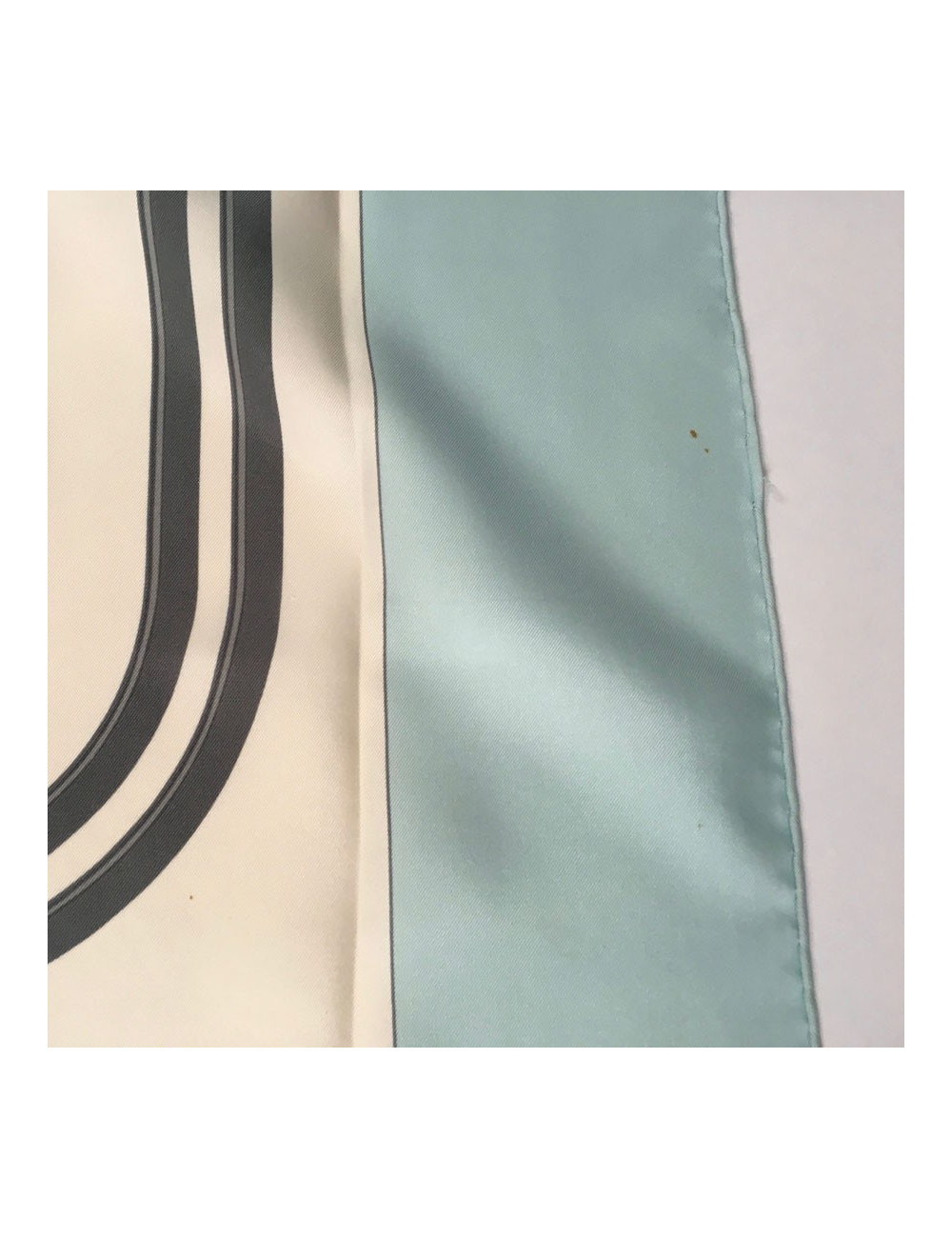 A NETTOYER Carré HERMES Brides de Gala soie ivoire et bleu ciel