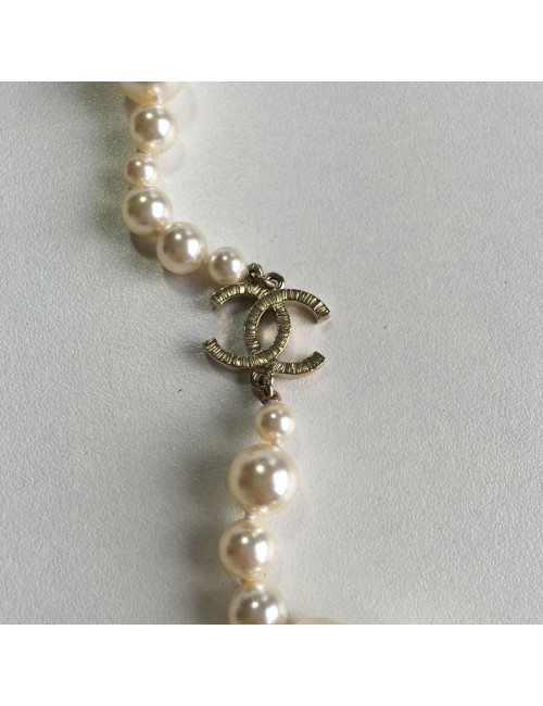 Sautoir CHANEL en perles nacrées 