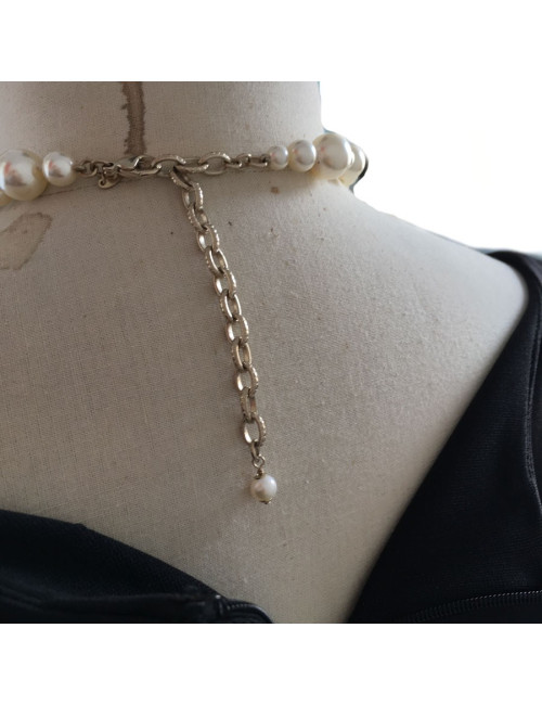 Sautoir CHANEL en perles nacrées 