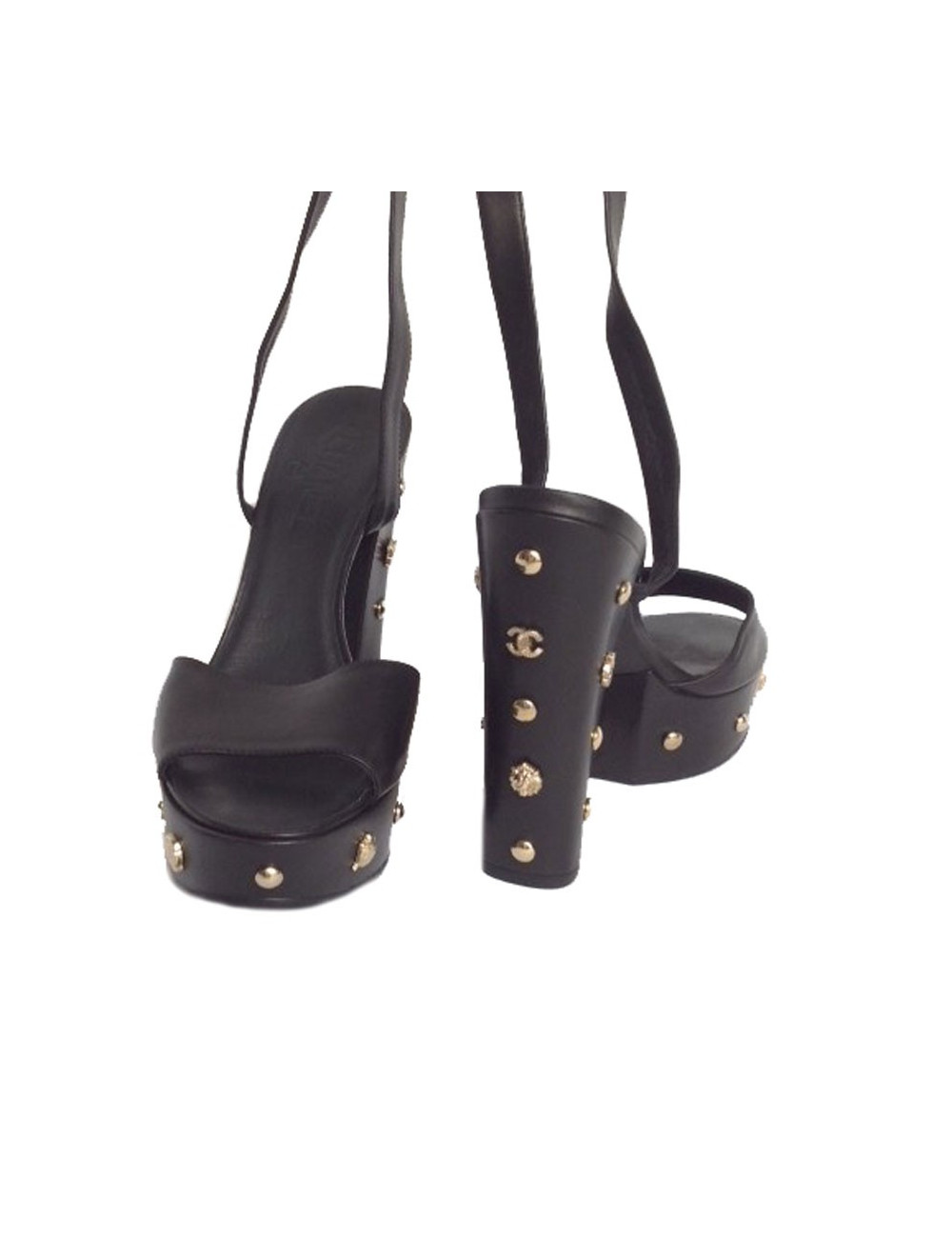 Sandales à plateforme "Grillage" CHANEL en box noir sertie de clous dorés Taille 39.5