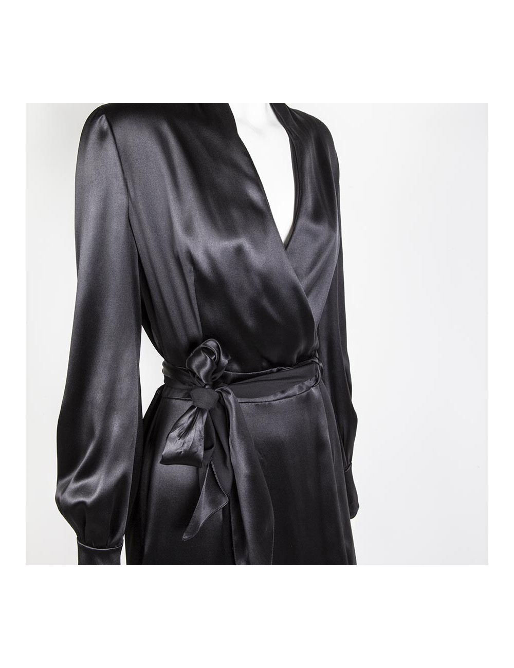 YVES SAINT LAURENT T 38 en black silk dress